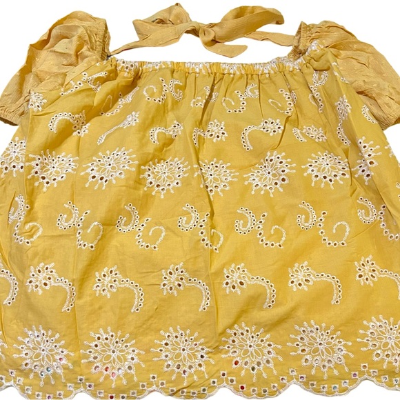 Grace & Emma Tops - BRAND NEW! EMMA AND GRACE SUNFLOWER EYELET RELAXED FLOWY FIT BLOUSE. 3XL,GOLDEN
